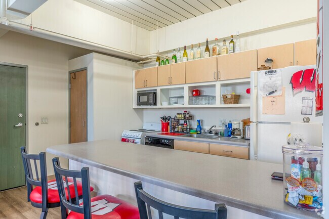 3 habitaciones, 1 baño, 903 pies cuadrados, cocina - Park Terrace West