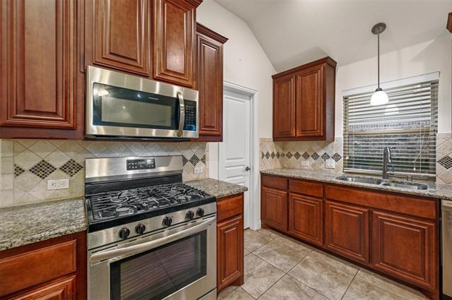 Building Photo - 905 Foxtail Dr