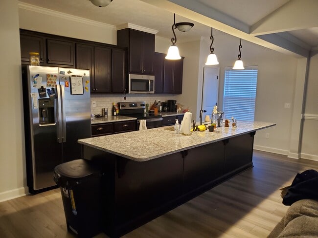 Foto del edificio - 529 Jensen Ln