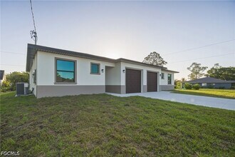Building Photo - 2411 Lola Ave S