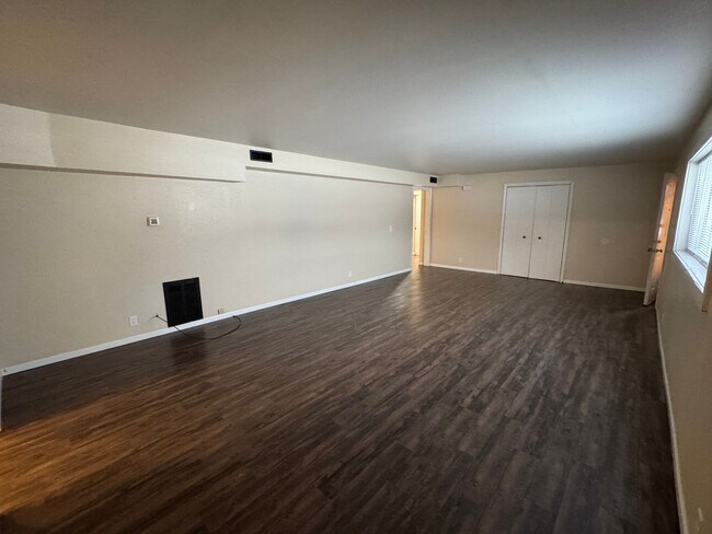 Foto del edificio - 1109 N18th Triplex