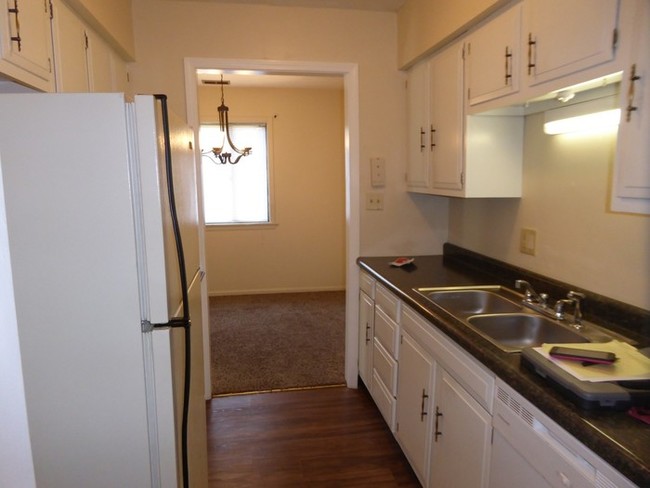 Building Photo - 2 Bedroom Apartment on the Eastside