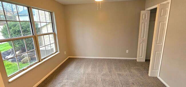 Foto del edificio - 1696 Riva Ridge Dr