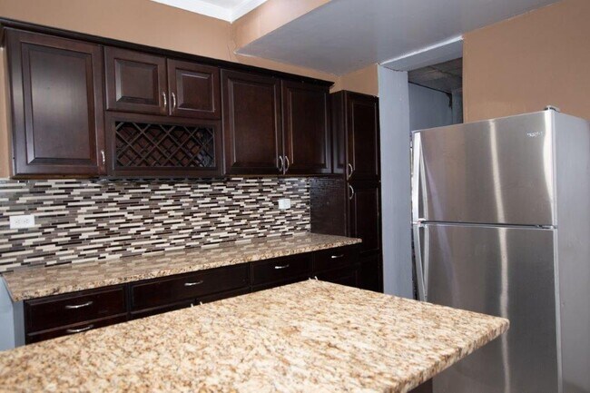 Building Photo - 1807 N Karlov Ave, Unit 1