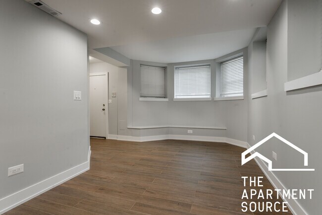 Foto del edificio - 2326 N Southport Ave