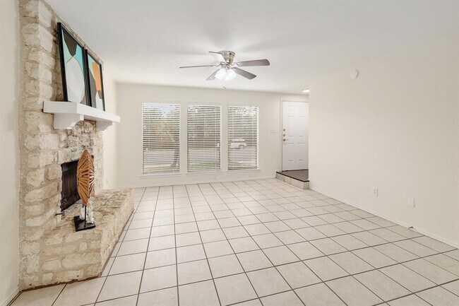 Foto del edificio - 6519 Hart Ln