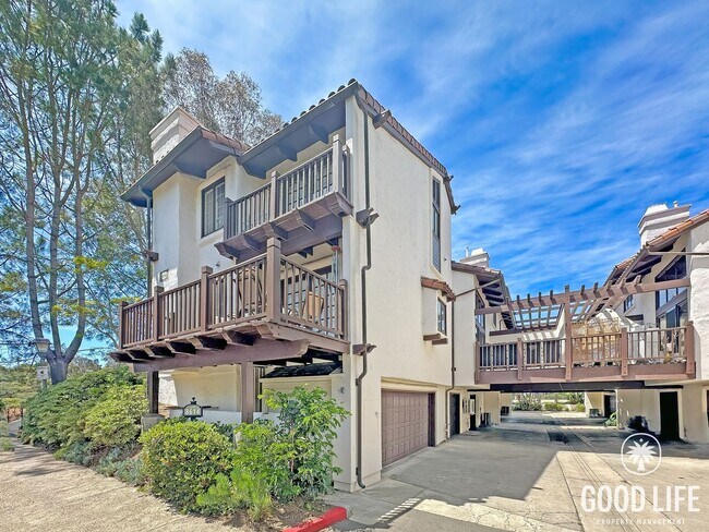 Foto del edificio - Luxury Loft-Style 1BR in La Jolla | 1,016 Sq Ft | 3 Levels with Balcony & Garage