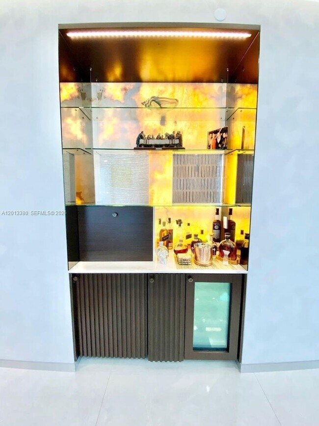 Foto del edificio - 16901 Collins Ave