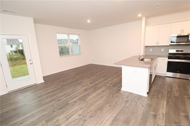 Foto del edificio - 384 Freestall Dr