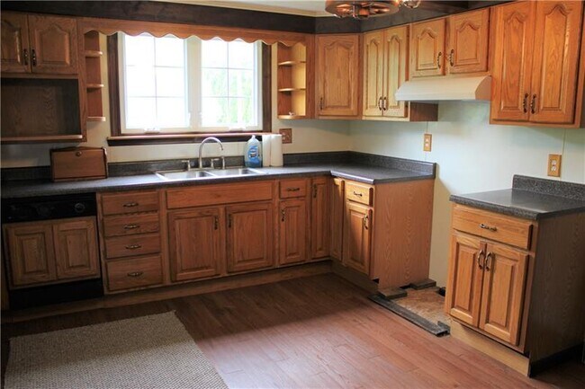 Building Photo - 105 Brady Ln