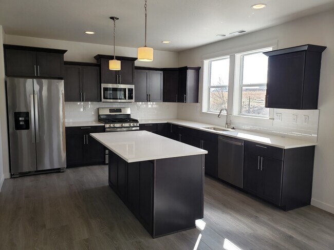 Building Photo - 124 Willow Springs Dr