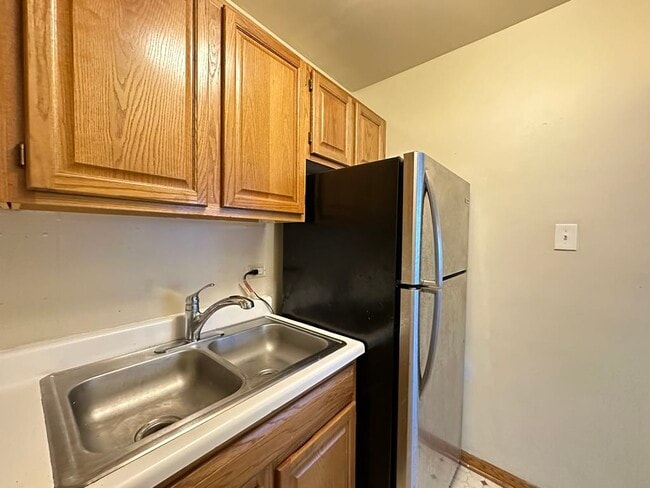 Building Photo - 4180 N Marine Dr