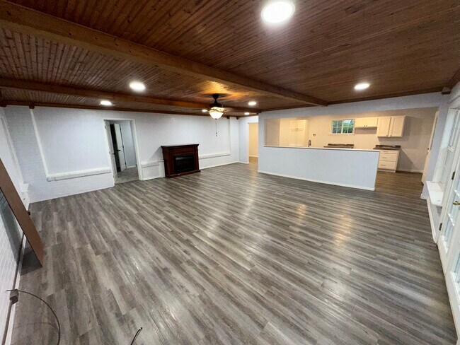 Building Photo - 308 Texas St