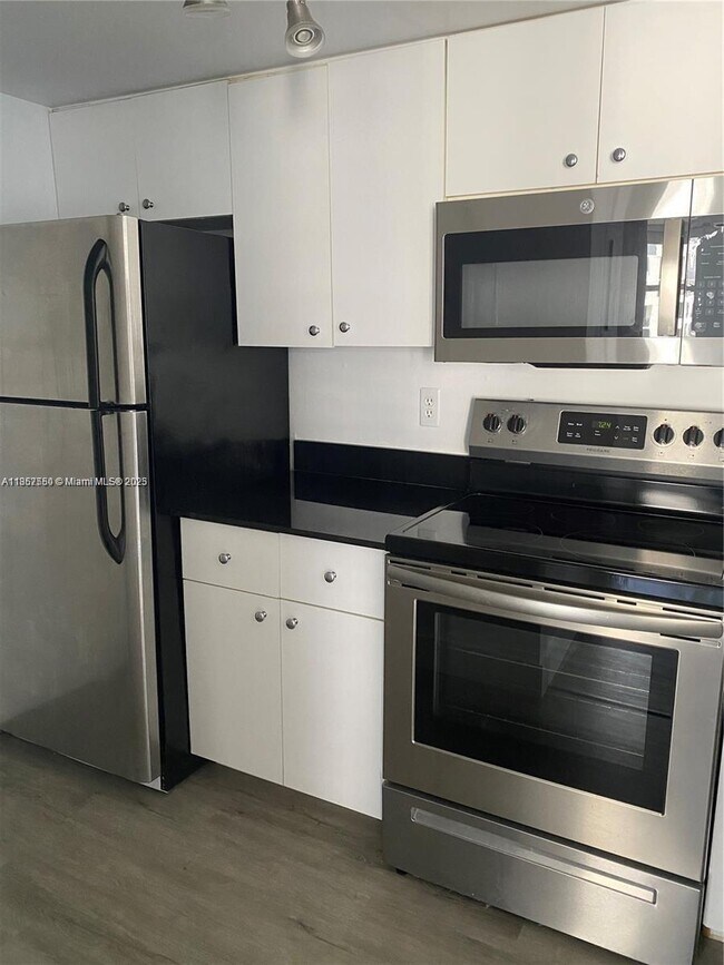Building Photo - 770 Claughton Island Dr