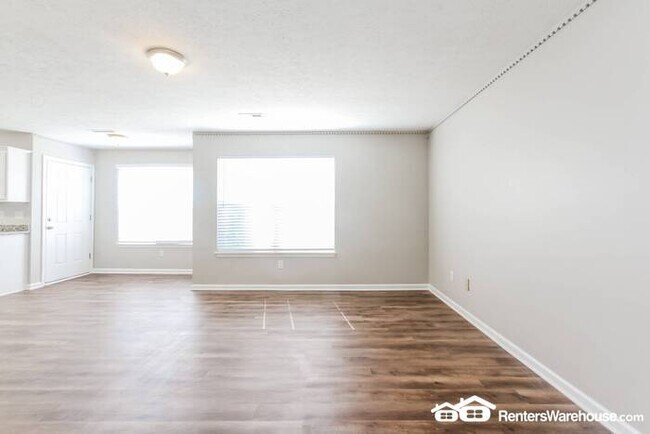 Building Photo - **MOVE IN SPECIAL!** Beautiful Newly Renov...