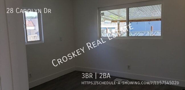 Building Photo - Move in ready! Spacious floor plan, close ...