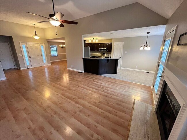 Foto del edificio - 409 Bridgeton Cove Ct