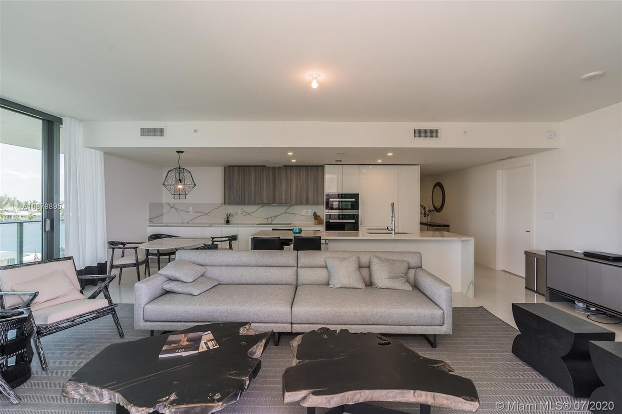 Primary Photo - 730 N Ocean Blvd