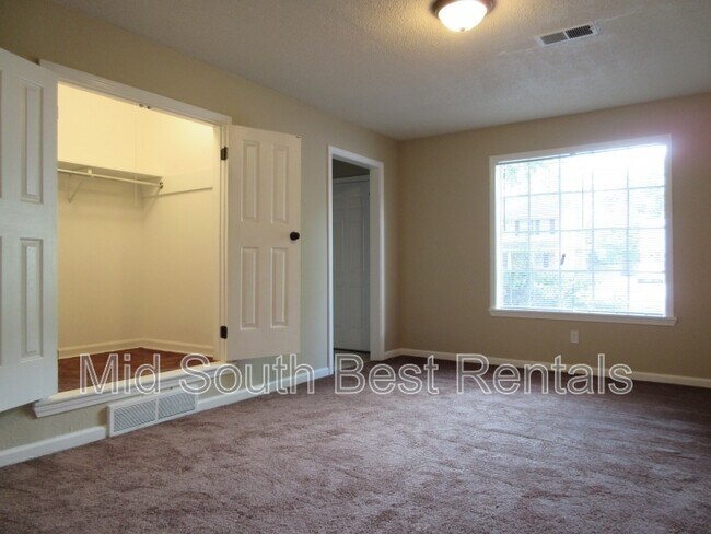 Building Photo - 3058 Domar St