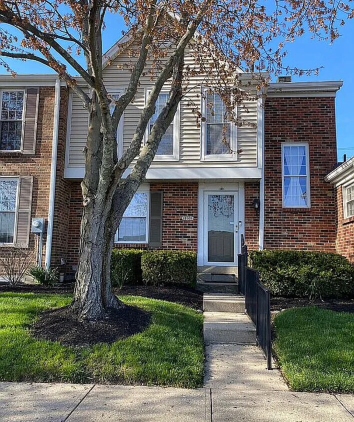 Primary Photo - 10939 Barrington Ct