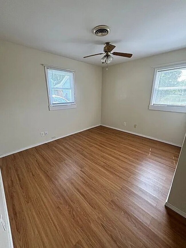 Foto del edificio - 1324 Fairlawn Dr