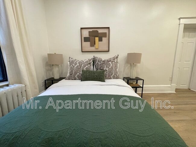 Building Photo - 44 Victoria Ave S