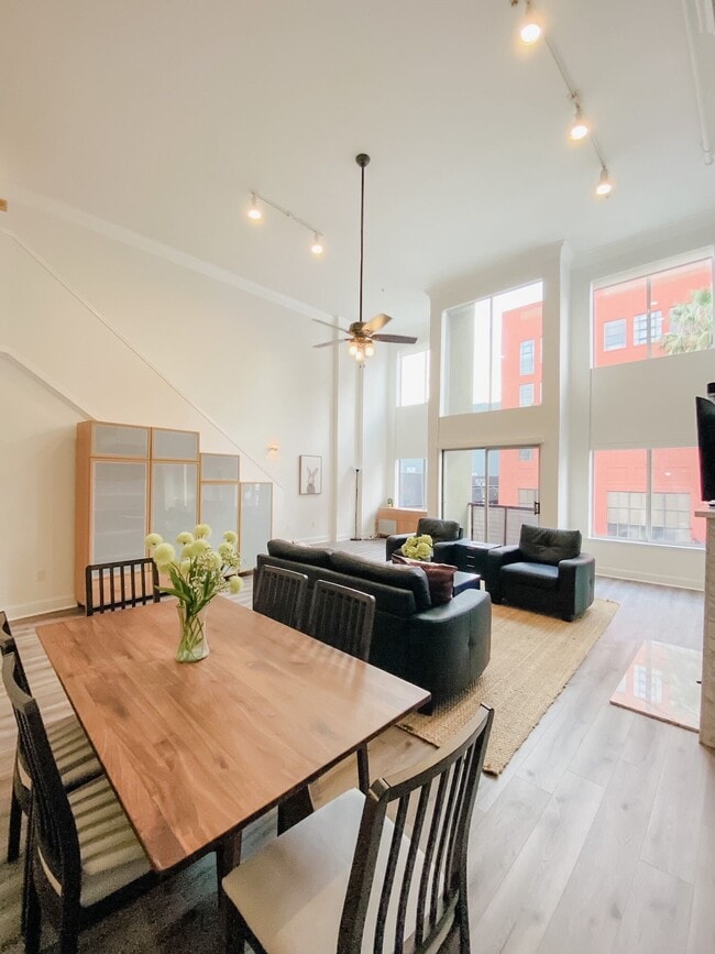 Building Photo - 655 5th St