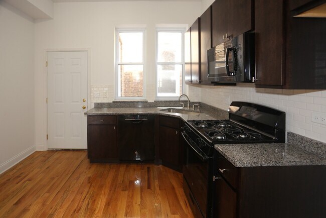 Foto del edificio - 1706 W Sunnyside Ave