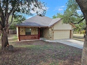 Building Photo - 2106 Red Fox Rd