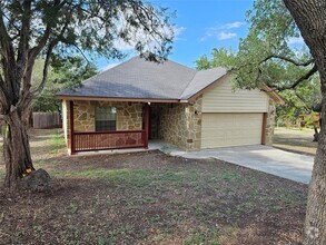 Building Photo - 2106 Red Fox Rd