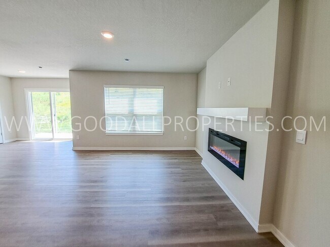 Foto del edificio - $1550 for the 1st 6 MONTHS!!! New Construc...