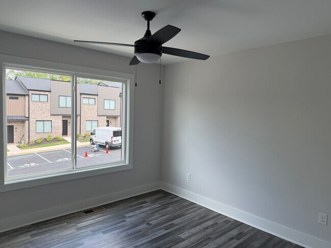 Foto del edificio - The Allure Townhomes Newer Rustburg Community