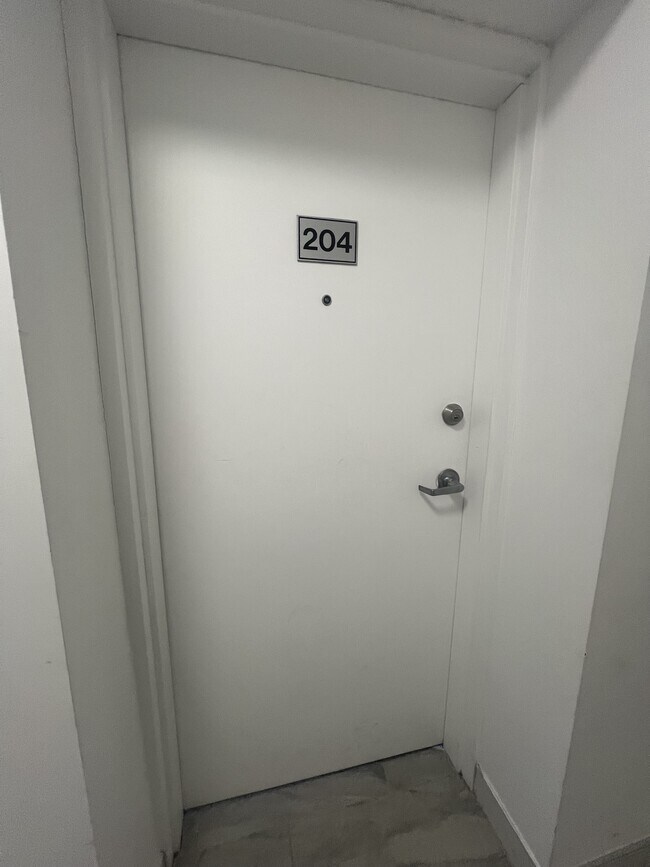 Building Photo - 630 Cummings Ave