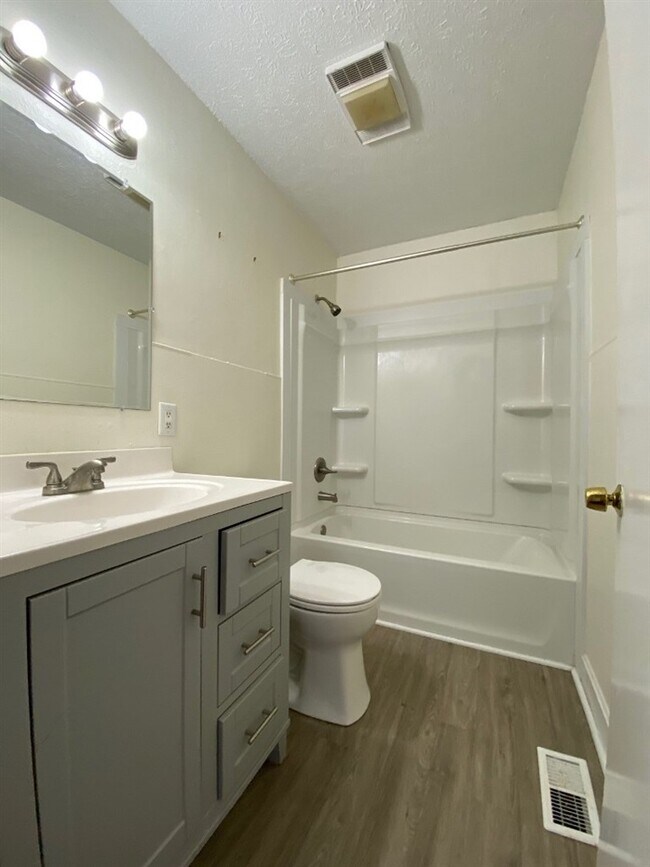 Foto del edificio - 1032 McElroy Way