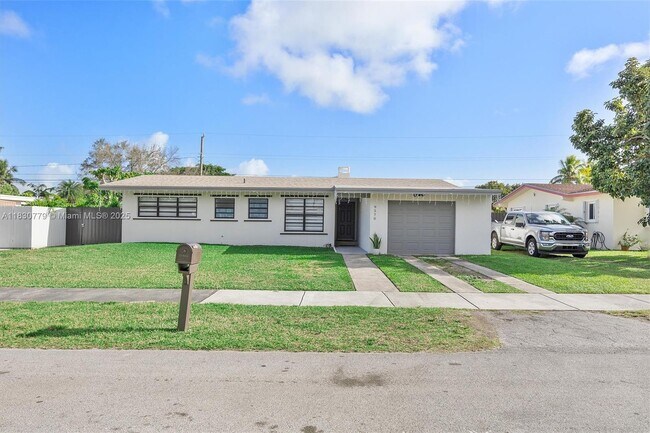 Building Photo - 9570 Jamaica Dr