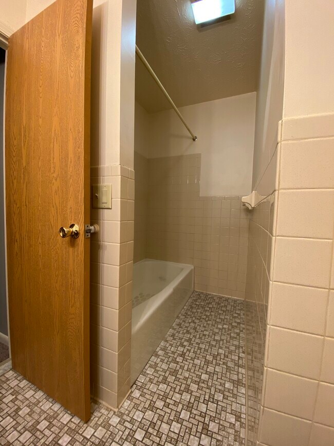 1 baño completo - 29 S Main St