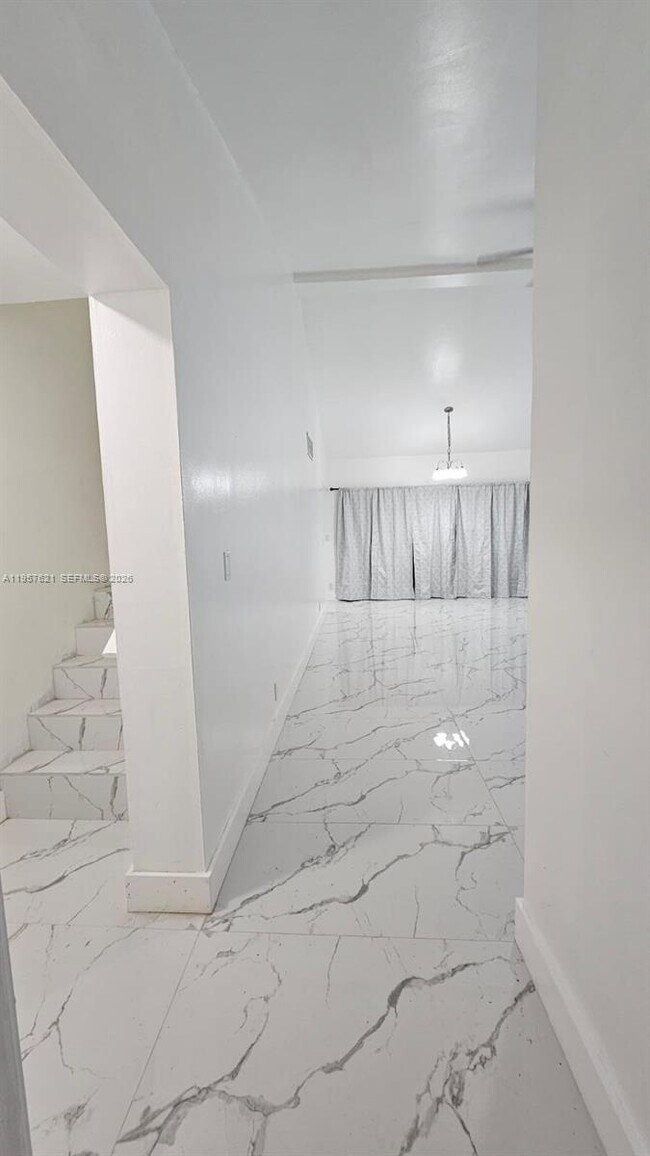 Foto del edificio - 7085 W Sunrise Blvd