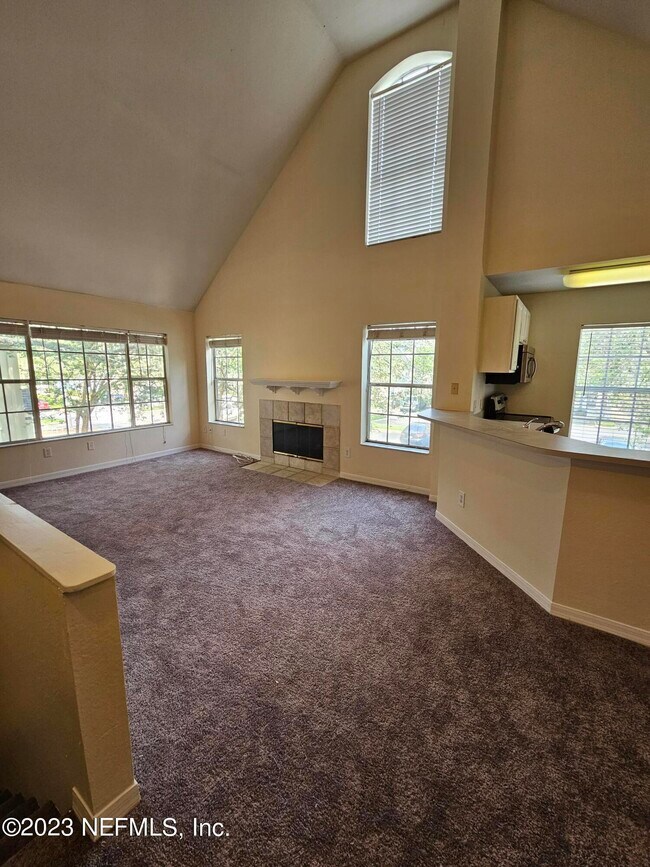 Building Photo - 13703 Richmond Park Dr N