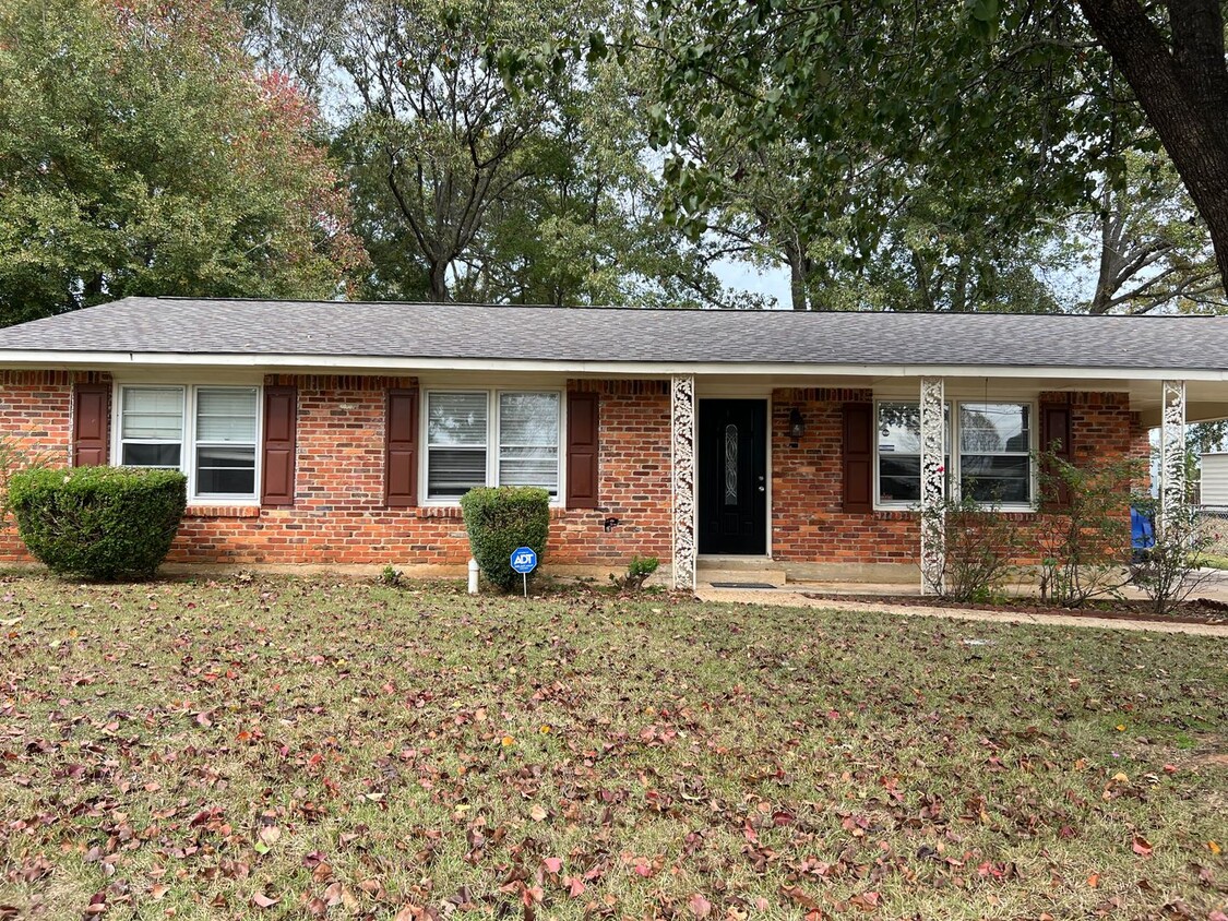 Foto principal - Check out this 3- Bedroom Prattville Cutie !!