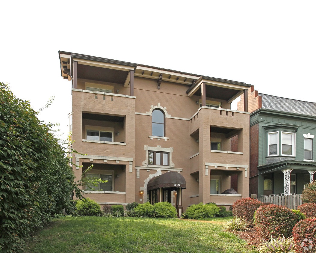 Building Photo - 4372 W Pine Blvd
