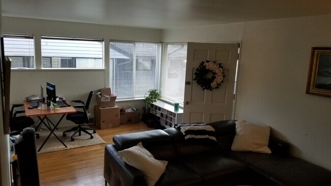 Entry light. - 4210 4th Ave NE