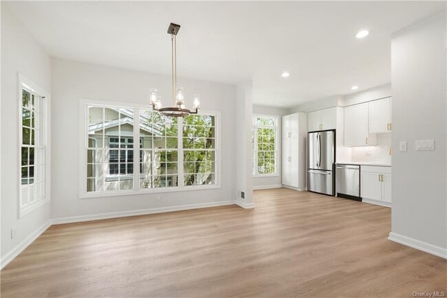 Building Photo - 37 Doral Greens Dr W