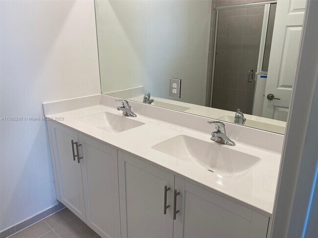 Foto del edificio - 10222 SW 228th Terrace