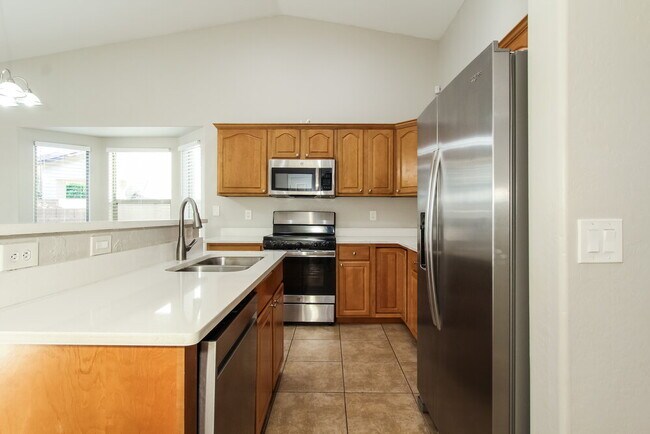 Foto del edificio - 14105 W Rosewood Dr