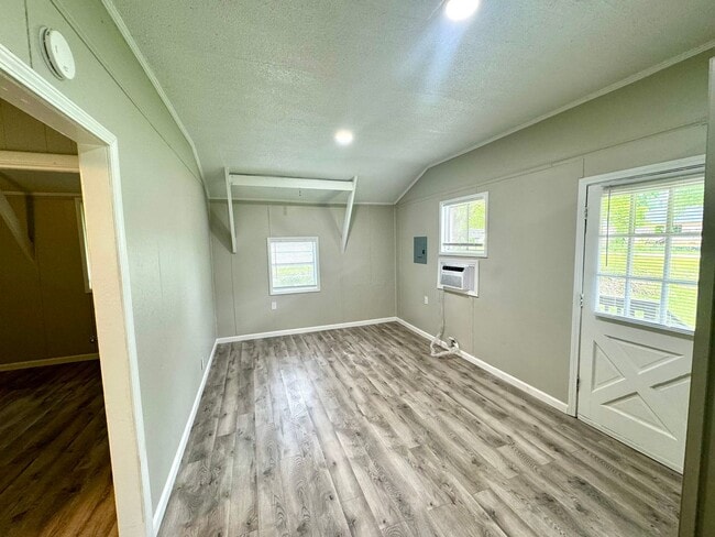Building Photo - Cute 2 Bedroom 1 Bath House in Jacksonville