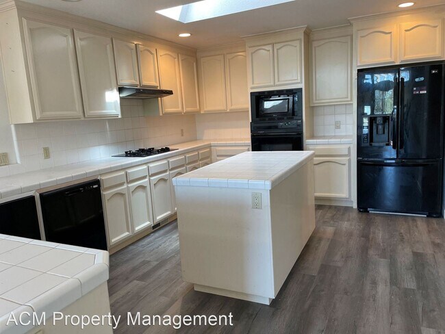 Building Photo - 3 br, 2.5 bath House - 17862 Whitefish Court