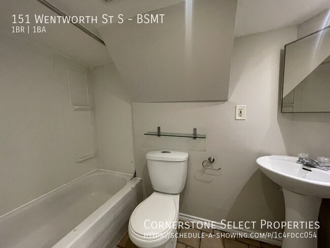Building Photo - All inclusive lower suite!
