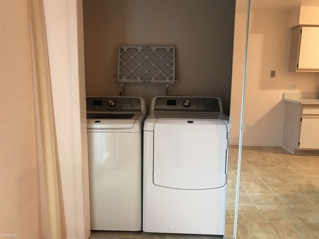 Building Photo - 2 br, 1.5 bath Condo - 27119 Antonio Dr Ra...