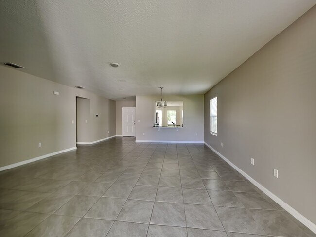 Building Photo - 348 Summershore Dr