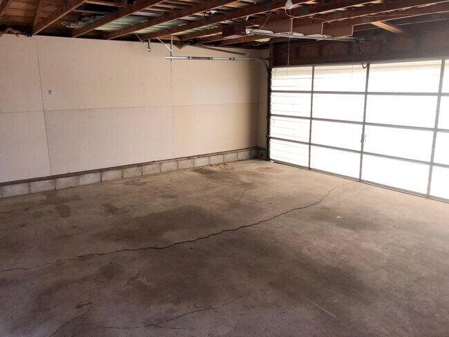 Building Photo - 7920 Hillside Dr